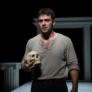 폴 메스칼, 절제로 셰익스피어 고뇌 담다