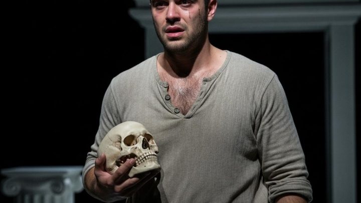 폴 메스칼, 절제로 셰익스피어 고뇌 담다